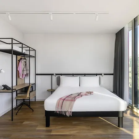 Hotel Ibis Stadium 3*