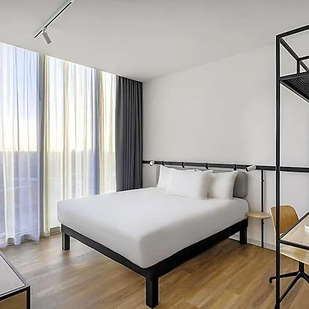 Ibis Stadium מלון 3*