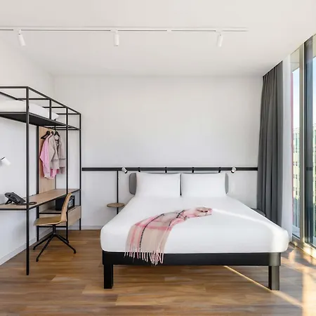 Ibis Stadium 3*