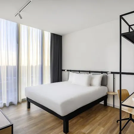Ibis Stadium 3*