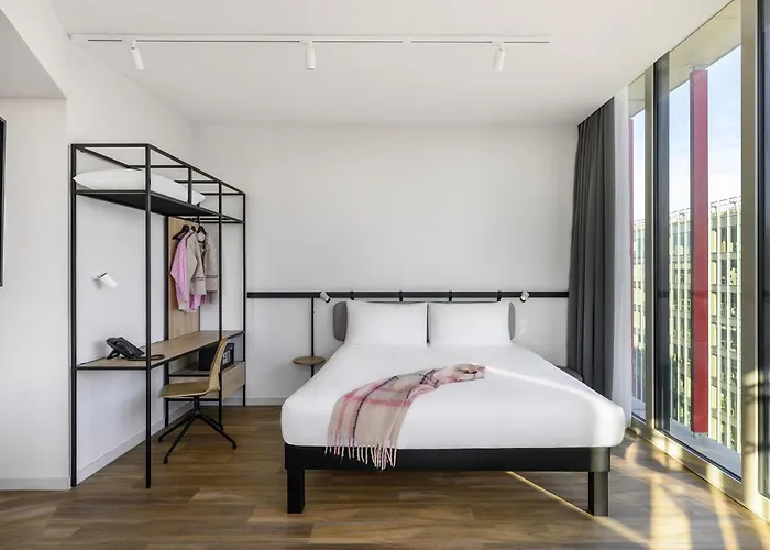 Hotel Ibis Stadium 3*